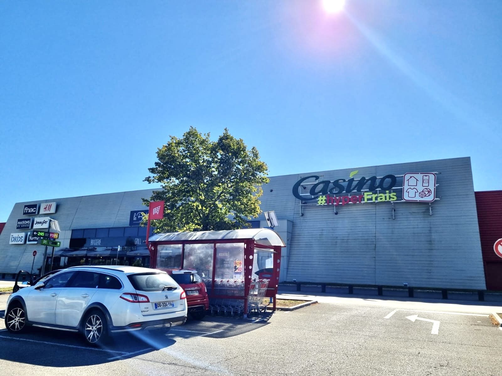 découvrez le casino de besançon : jeux de table, machines à sous, poker et animations dans un cadre élégant. profitez d'une expérience unique au cœur de la ville avec restauration et spectacles.
