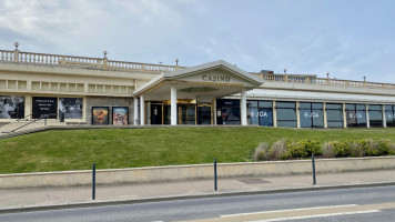 découvrez les atouts du casino tréport : jeux variés, ambiance conviviale, vue sur la mer, animations et services pour passer un moment inoubliable en normandie.