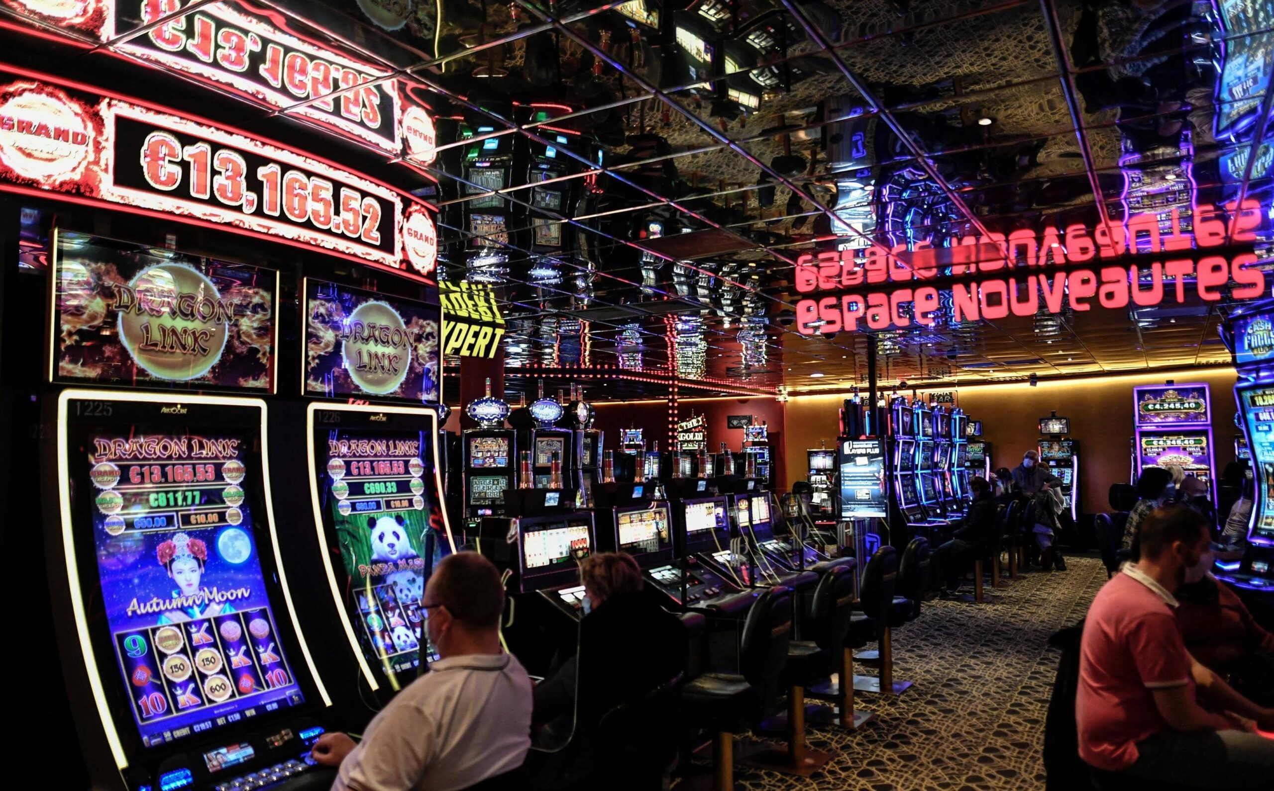 découvrez les jeux de casino en ligne indispensables pour une expérience de jeu inoubliable. profitez des meilleurs titres, des machines à sous aux tables de poker, accessibles partout et à tout moment.