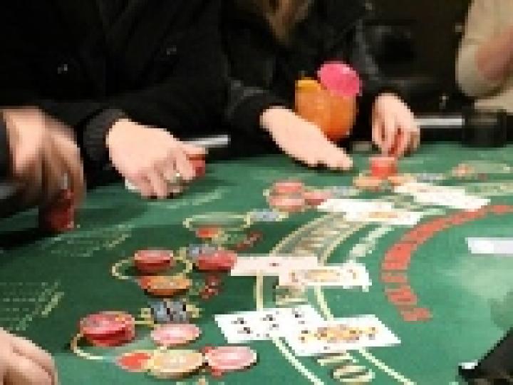 découvrez des conseils efficaces pour améliorer vos gains au poker dans les casinos et maximiser vos chances de succès à chaque partie.