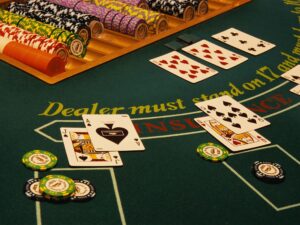 découvrez le plaisir du blackjack croupier en direct : jouez avec un vrai dealer pour une expérience authentique et immersive en ligne.